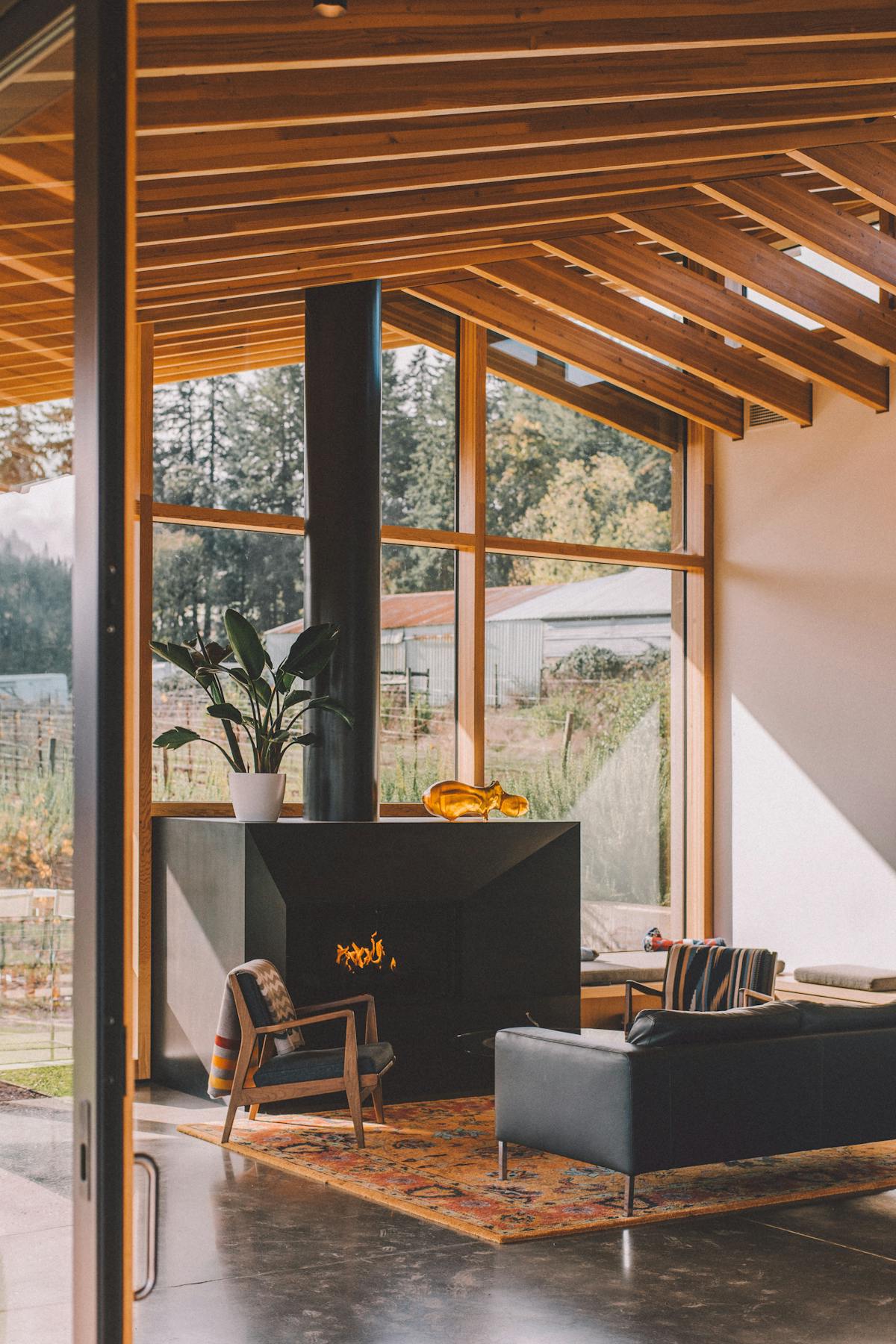 Salon d'un gîte rural aménagé avec goût