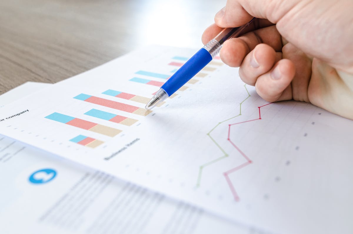 Tableau de bord avec indicateurs et graphiques de gestion