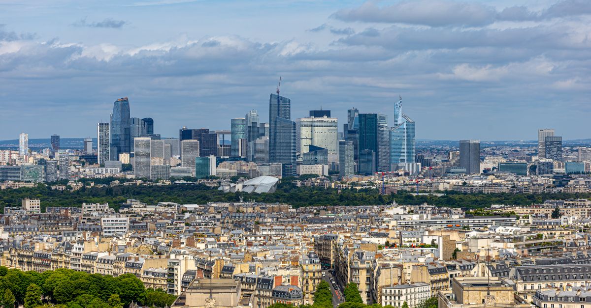 Vue aérienne du quartier d'affaires de La Défense à Paris