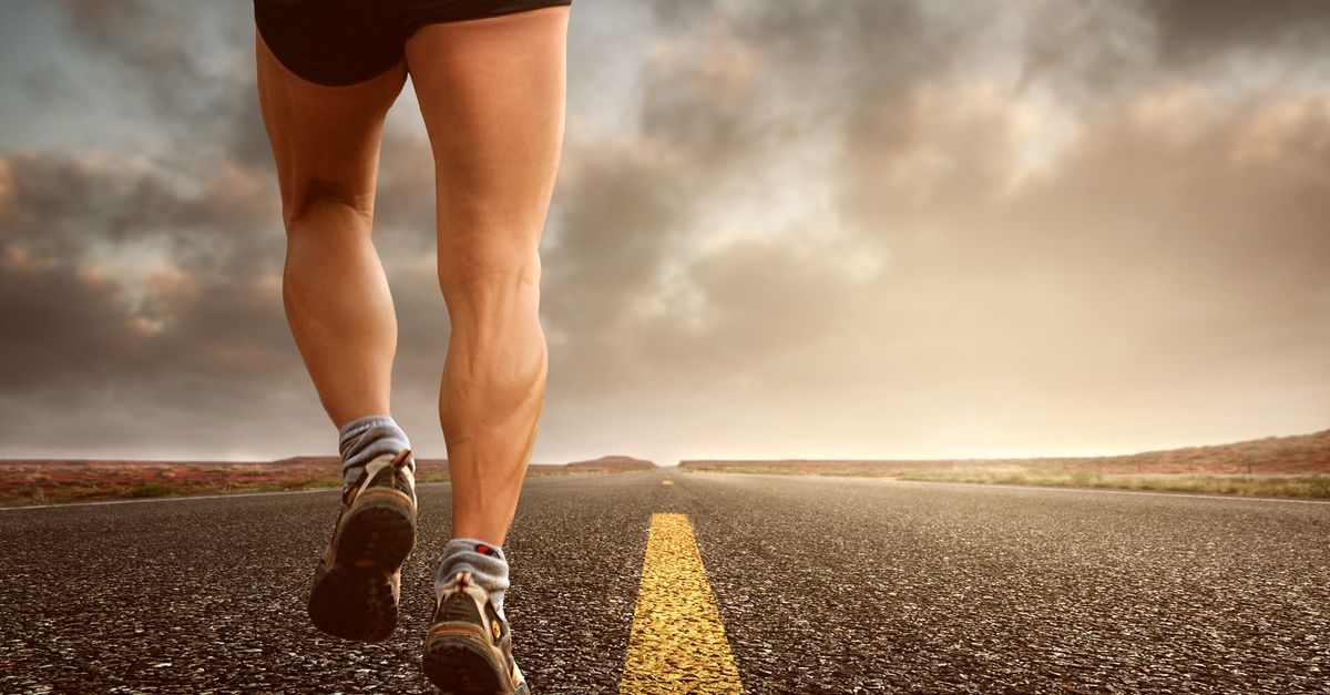Chaussures de running sur une route