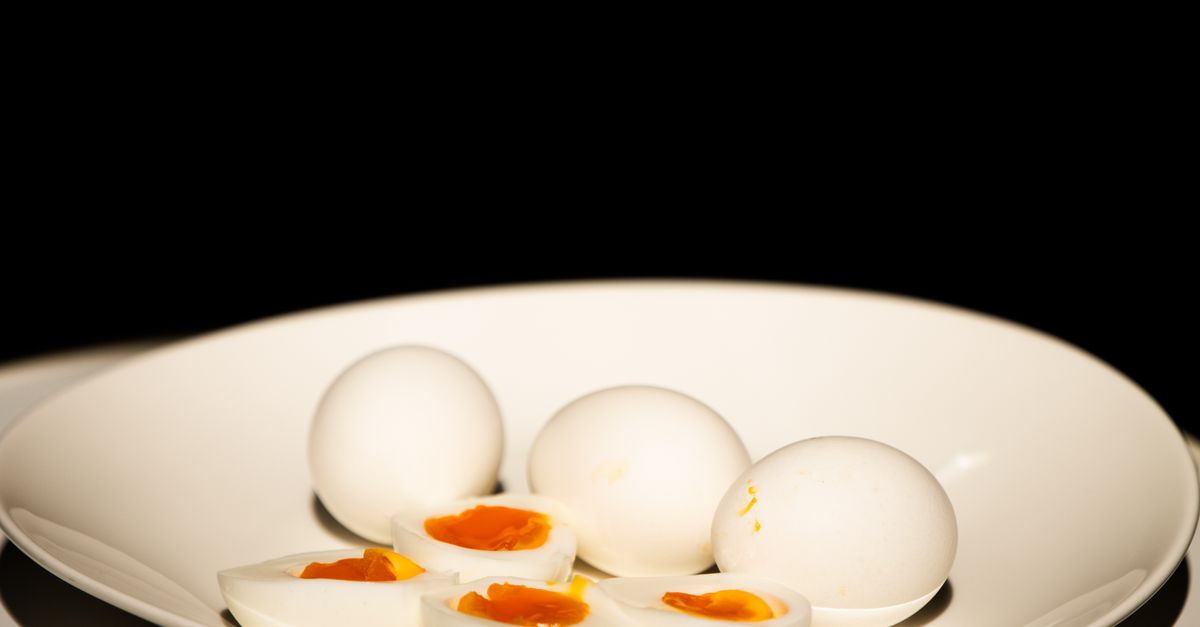 Oeufs durs coupés en deux